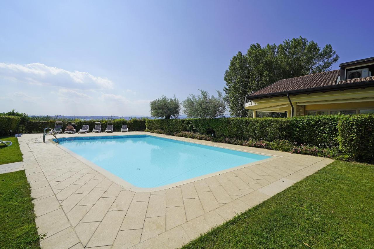 Giulia Luxury Apartment Сирмионе Экстерьер фото