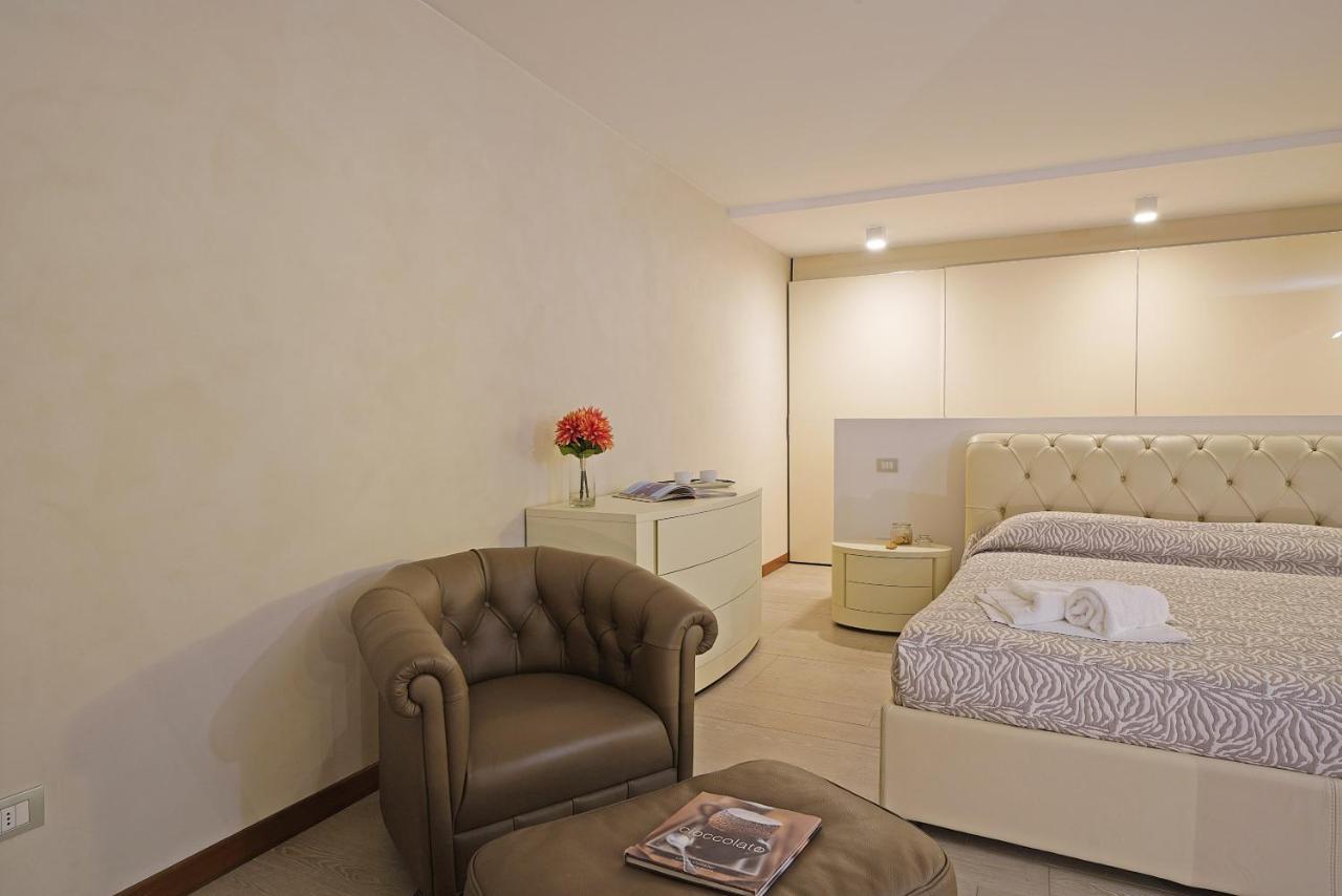 Giulia Luxury Apartment Сирмионе Экстерьер фото
