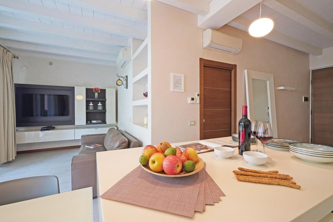 Giulia Luxury Apartment Сирмионе Экстерьер фото