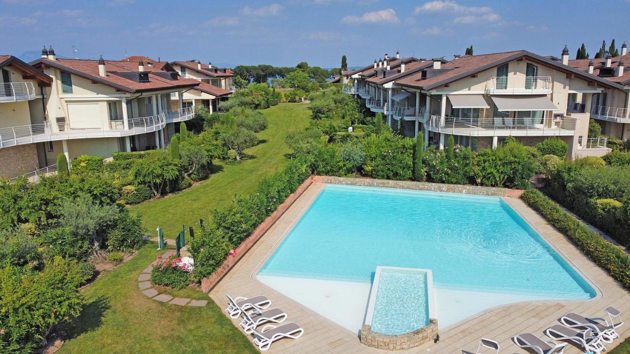 Giulia Luxury Apartment Сирмионе Экстерьер фото