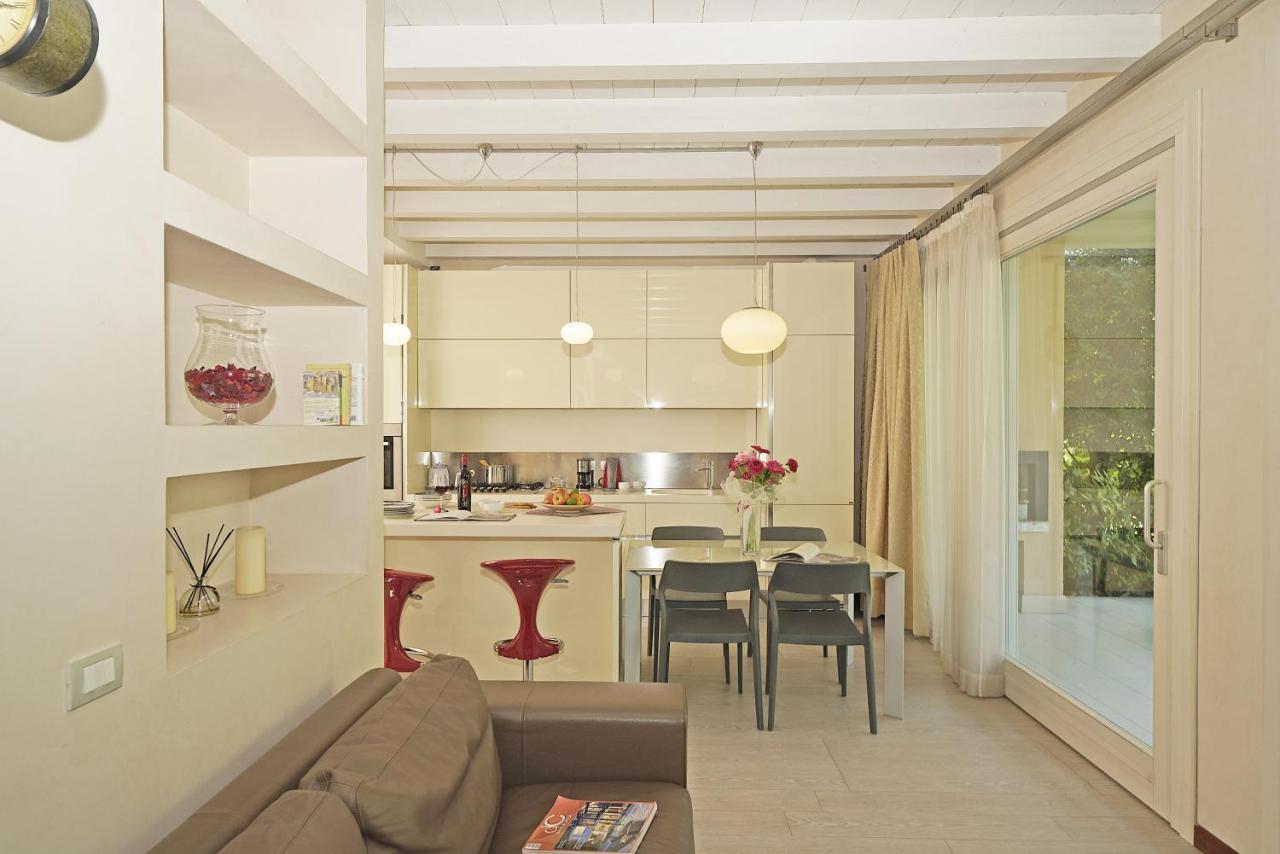 Giulia Luxury Apartment Сирмионе Экстерьер фото