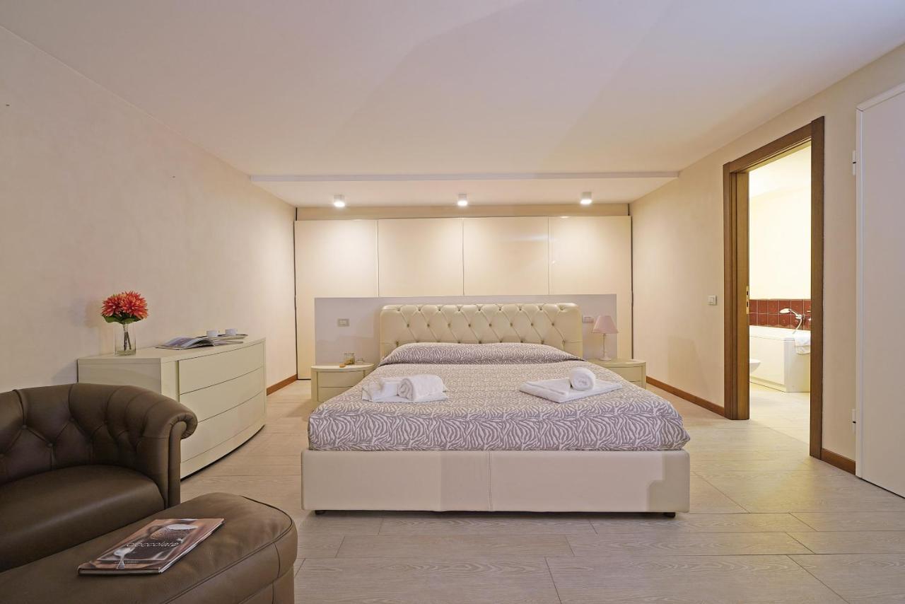 Giulia Luxury Apartment Сирмионе Экстерьер фото