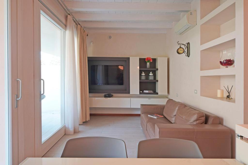 Giulia Luxury Apartment Сирмионе Экстерьер фото